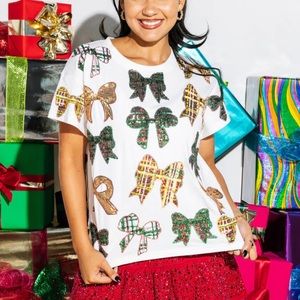 BNWT QUEEN OF SPARKLES Christmas Bow tee